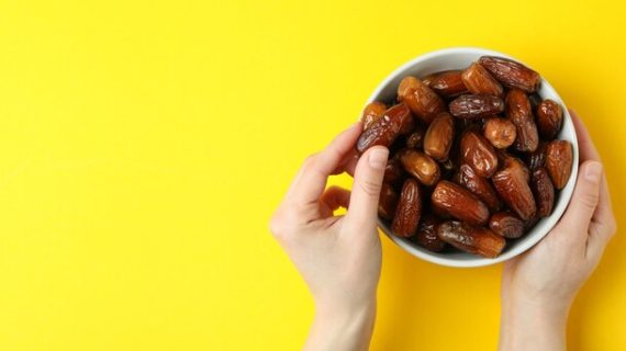 Tips Membersihkan Buah Kurma